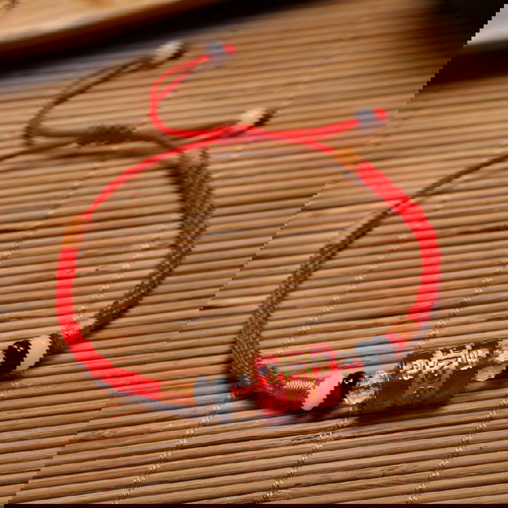 Red string bracelet with six-syllable mantra for the zodiac year - Oriental Buddha Karma  -  - 